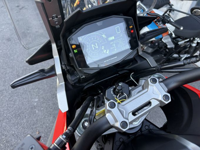 SUZUKI DL V-STROM 1050 4