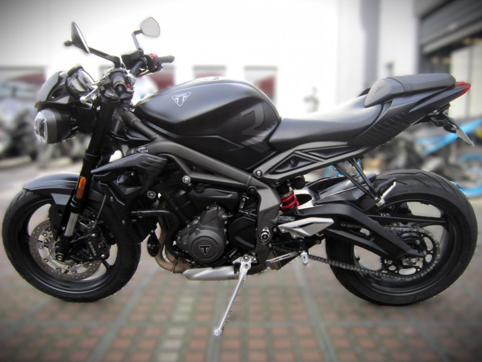 TRIUMPH STREET TRIPLE 765 R 4