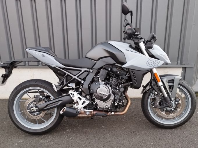 SUZUKI GSX-8S 4