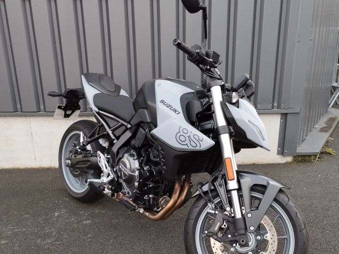 SUZUKI GSX-8S 4