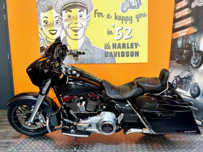 HARLEY-DAVIDSON TOURING STREET GLIDE 1923 CVO  4