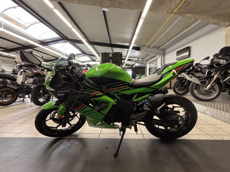 KAWASAKI NINJA 125 4