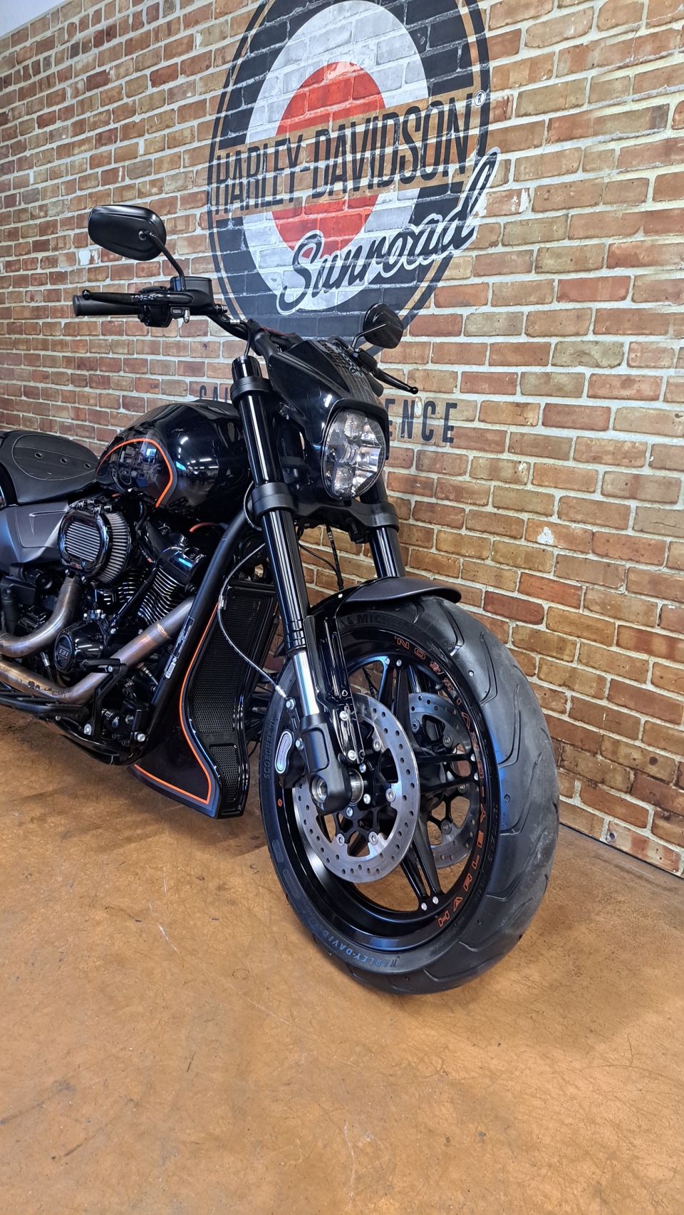 HARLEY-DAVIDSON SOFTAIL FXDR 1868 4