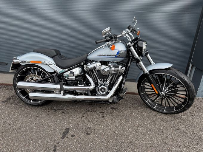 HARLEY-DAVIDSON SOFTAIL BREAKOUT 1923 4