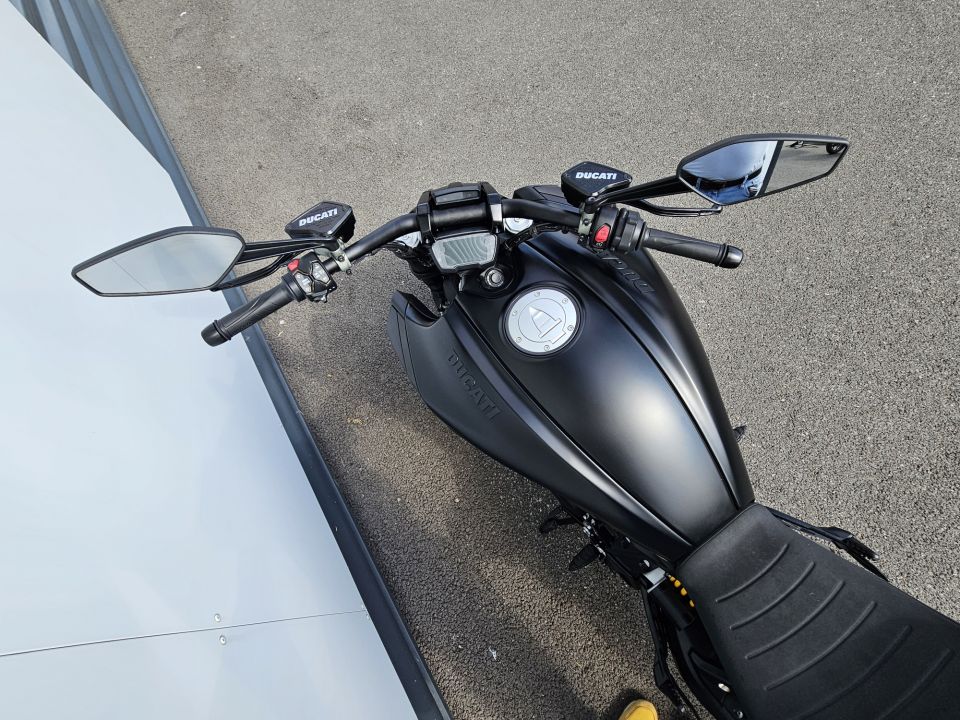 DUCATI DIAVEL DARK 4