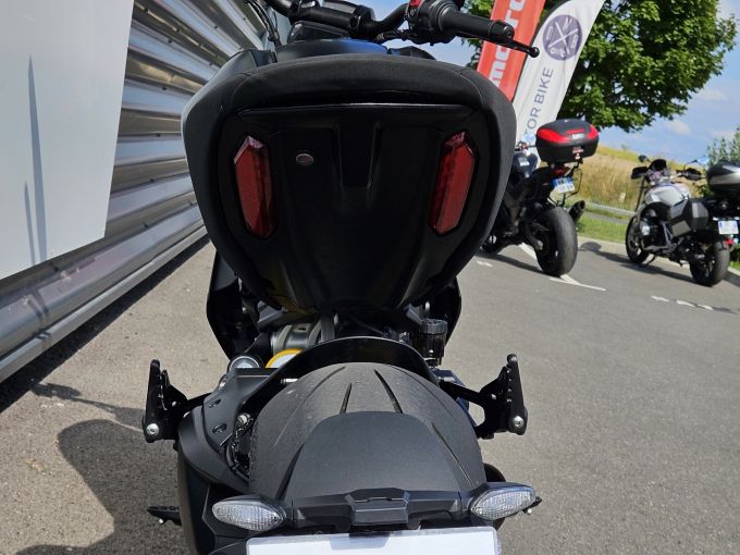 DUCATI DIAVEL DARK 4