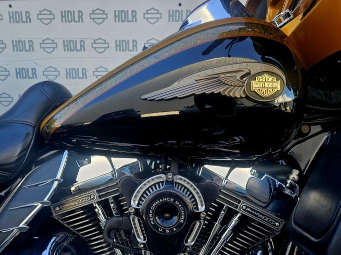 HARLEY-DAVIDSON TOURING ELECTRA GLIDE 1800 ULTRA CLASSIC CVO 105th ANNIVERSAIRE 4