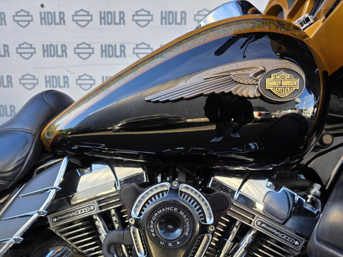 HARLEY-DAVIDSON TOURING ELECTRA GLIDE 1800 ULTRA CLASSIC CVO 105th ANNIVERSAIRE 4