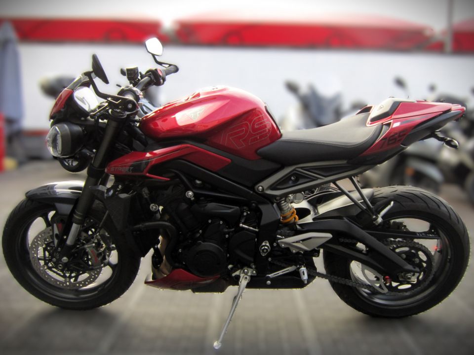 TRIUMPH STREET TRIPLE 765 RS 4