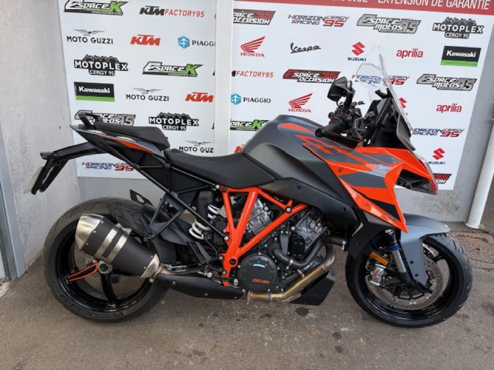 KTM 1290 SUPER DUKE GT 4