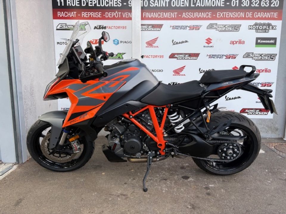 KTM 1290 SUPER DUKE GT 4
