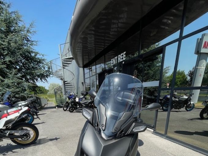 YAMAHA XMAX 300 4