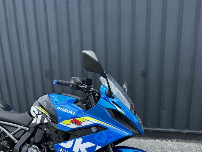 SUZUKI GSX-8R 4