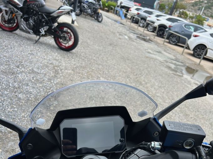 SUZUKI GSX-8R 4