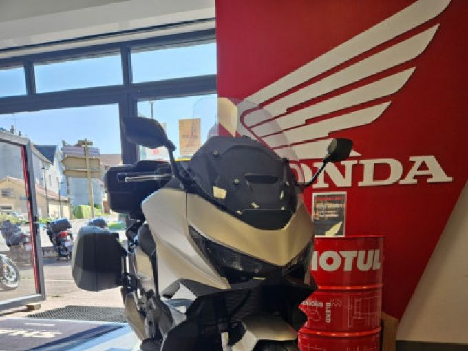 HONDA FORZA 750 4