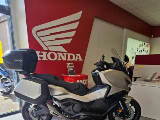 HONDA FORZA 750 4