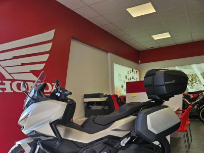 HONDA FORZA 750 4