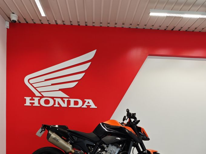 KTM 890 DUKE 4