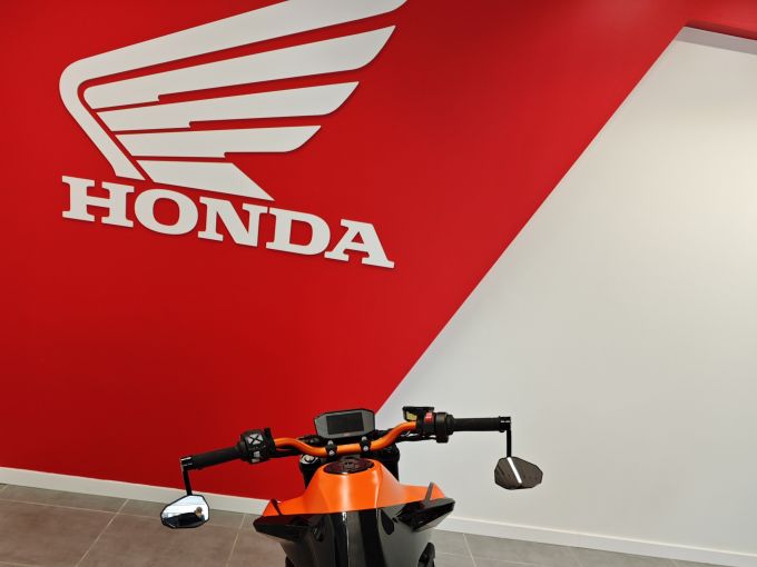 KTM 890 DUKE 4