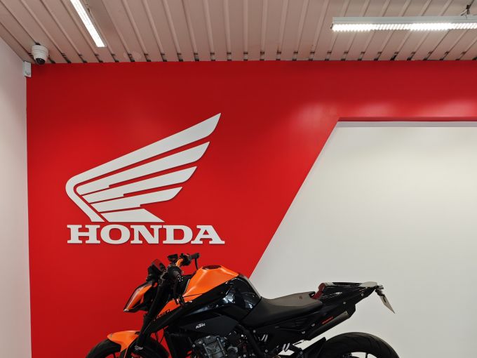 KTM 890 DUKE 4