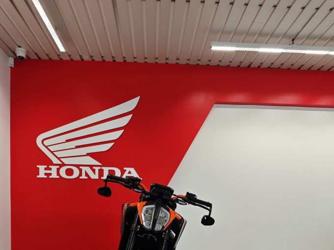 KTM 890 DUKE 4