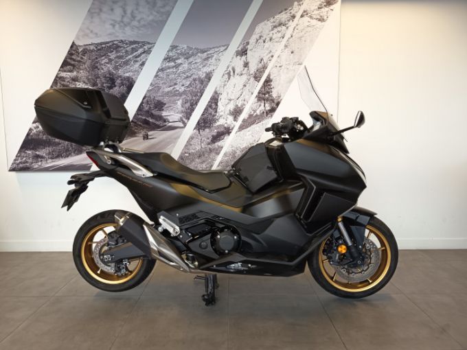HONDA FORZA 750 4