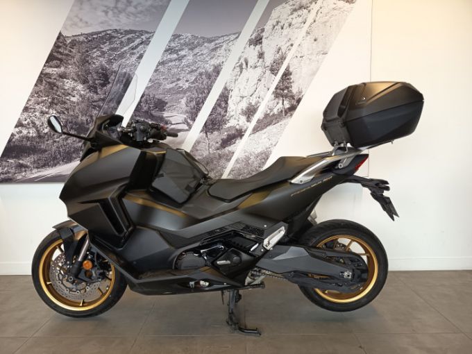 HONDA FORZA 750 4