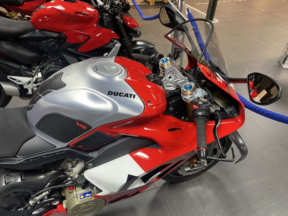 DUCATI PANIGALE 1103 V4 4