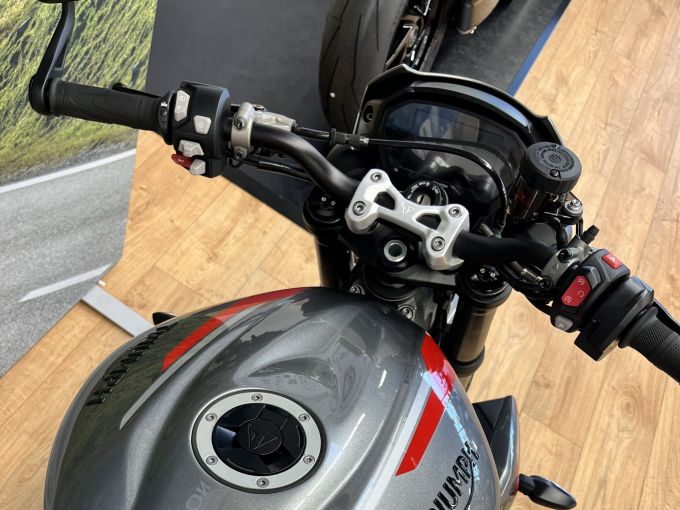TRIUMPH STREET TRIPLE 765 RS 4