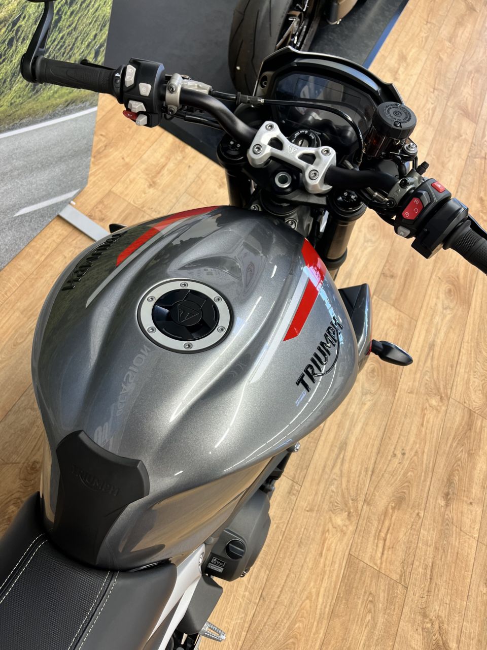 TRIUMPH STREET TRIPLE 765 RS 4