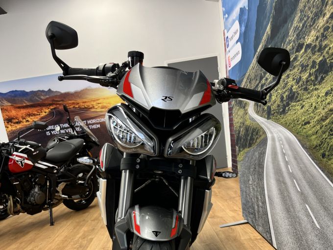 TRIUMPH STREET TRIPLE 765 RS 4