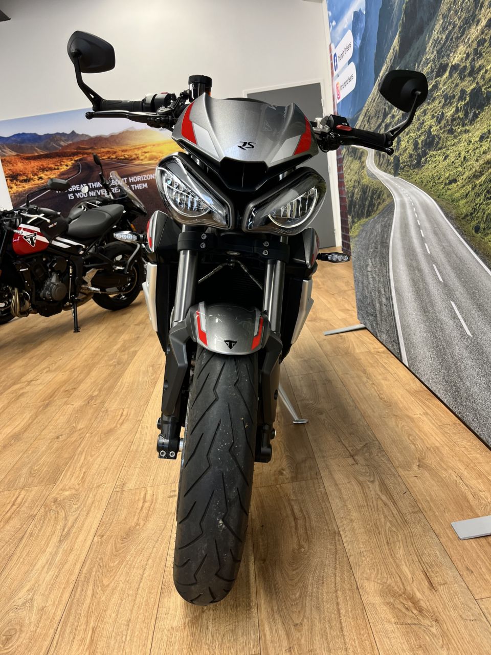 TRIUMPH STREET TRIPLE 765 RS 4