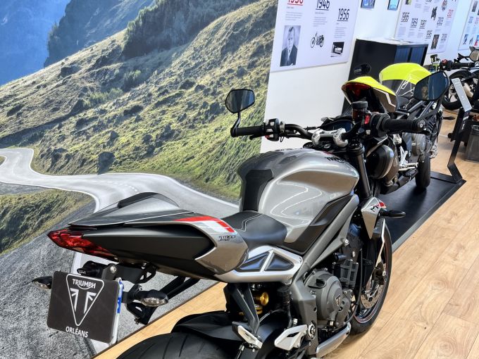 TRIUMPH STREET TRIPLE 765 RS 4