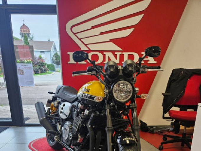 YAMAHA XJR 1300 4