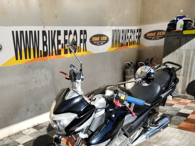 SUZUKI GW 250 INAZUMA 4
