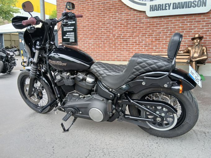 HARLEY-DAVIDSON SOFTAIL STREET BOB 1745 4