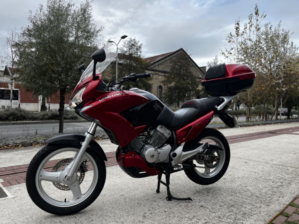 HONDA VARADERO DE LUXE 125 4