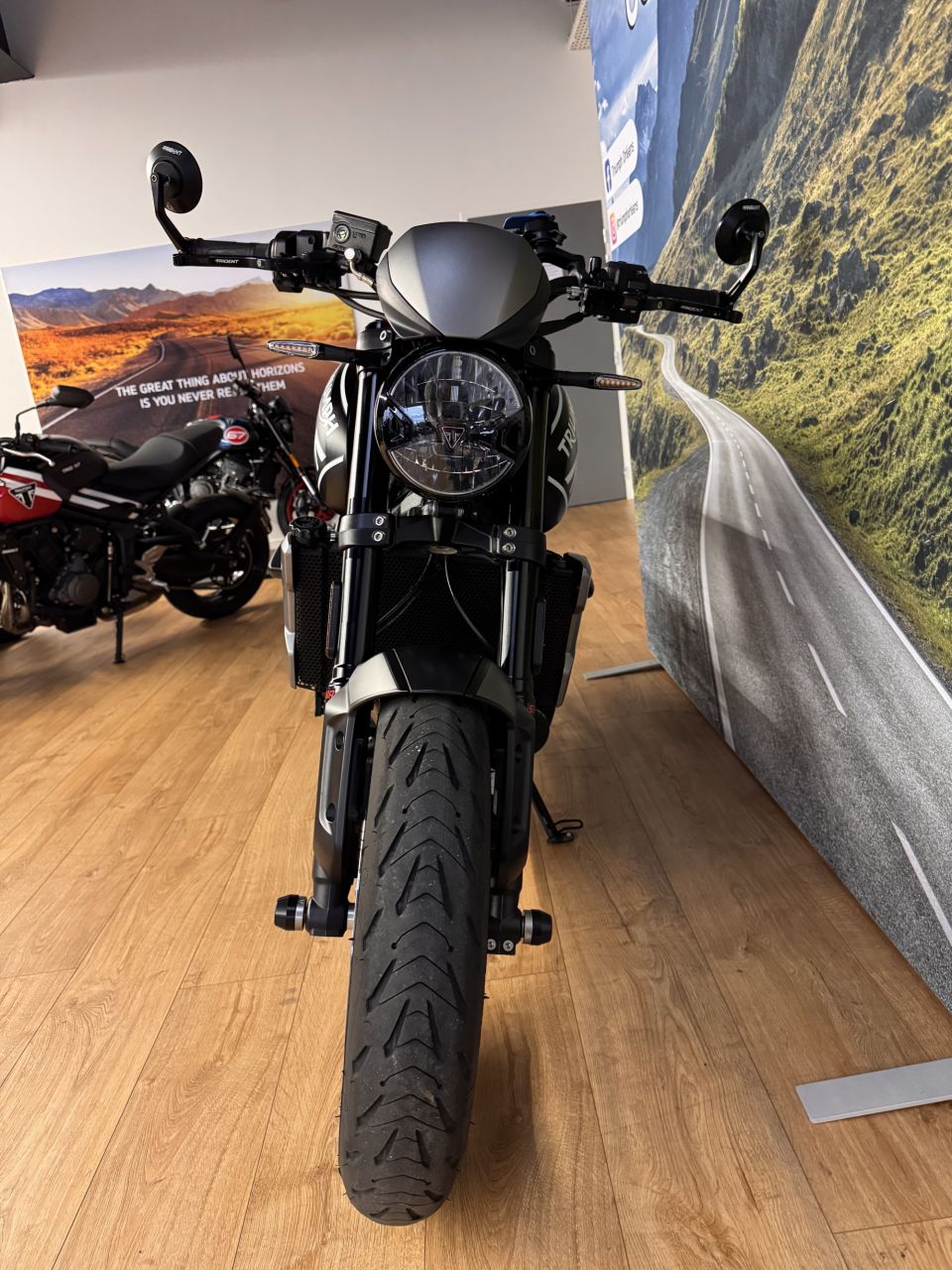 TRIUMPH TRIDENT 660 4