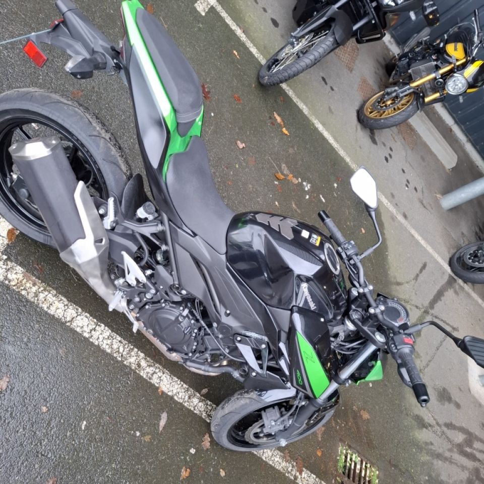 KAWASAKI z 400 4