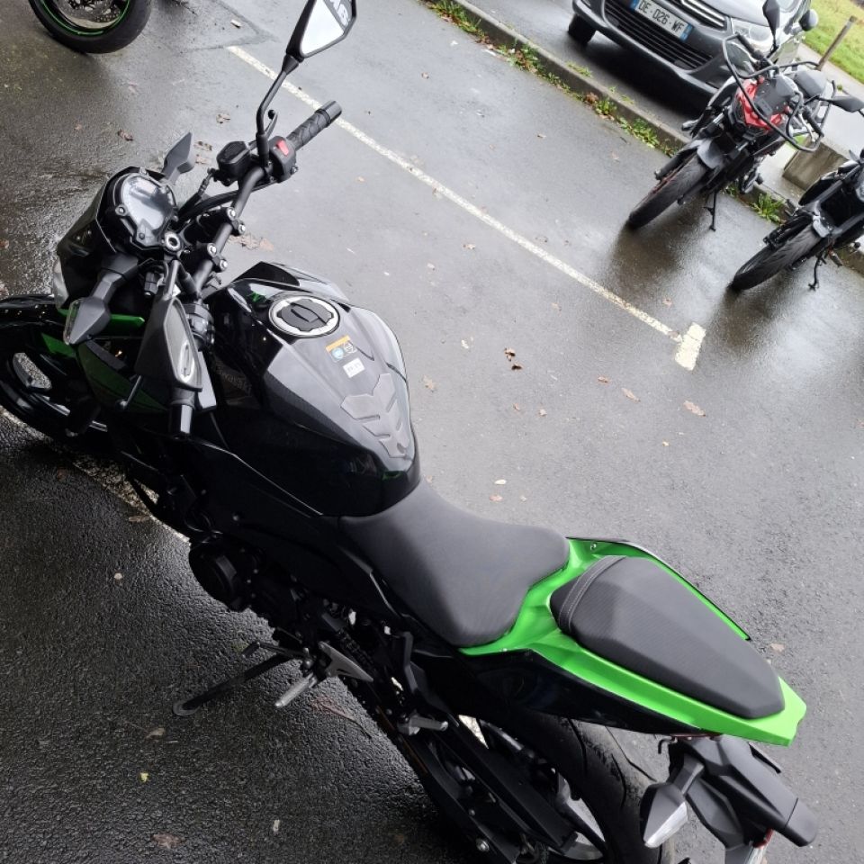 KAWASAKI z 400 4