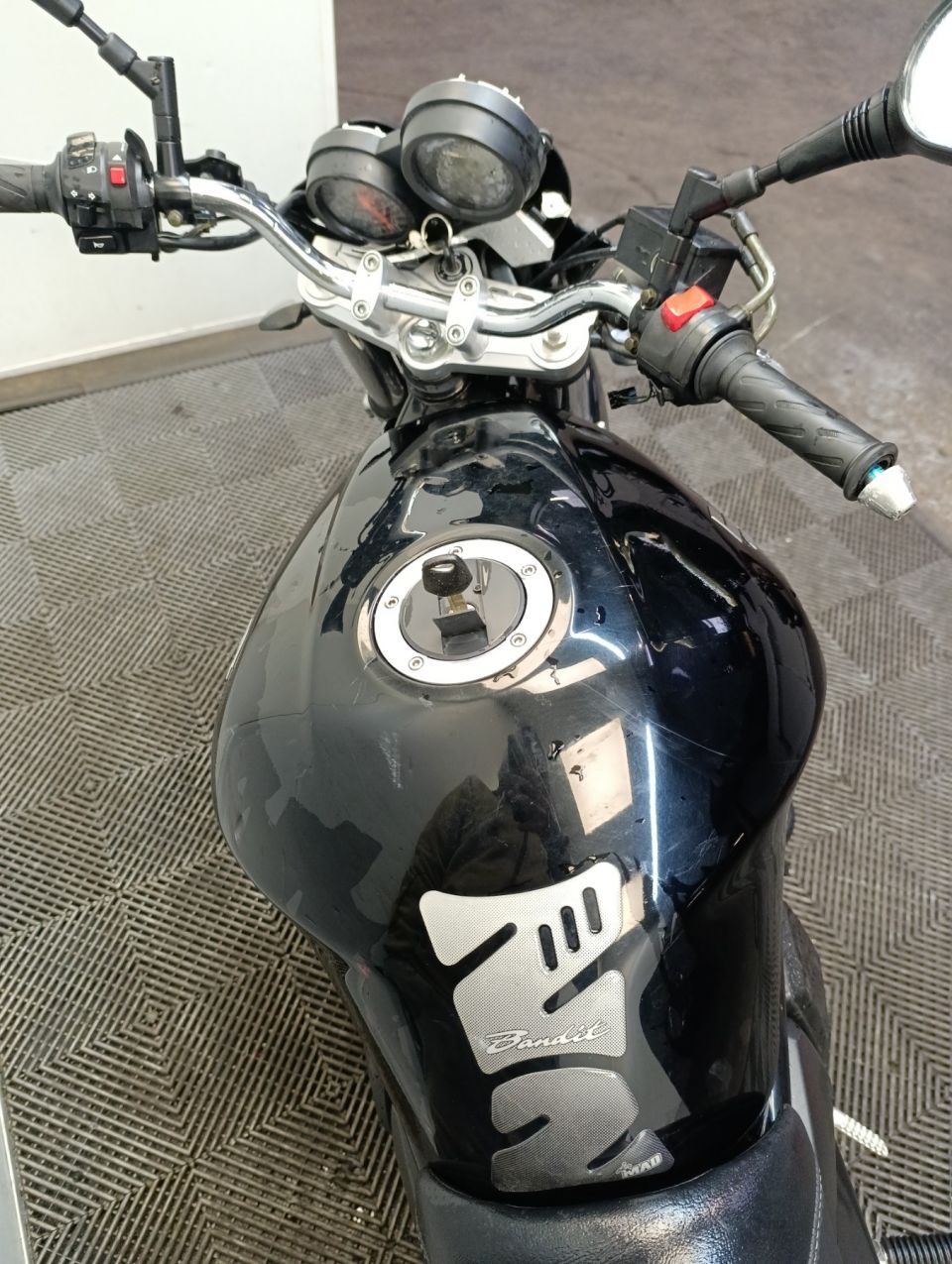 SUZUKI GSF 650 N BANDIT 4