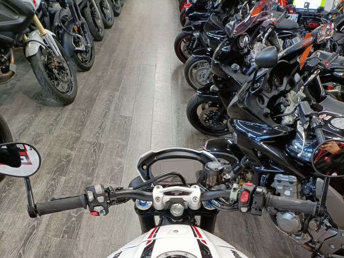 TRIUMPH SPEED TRIPLE 1050 RS 4