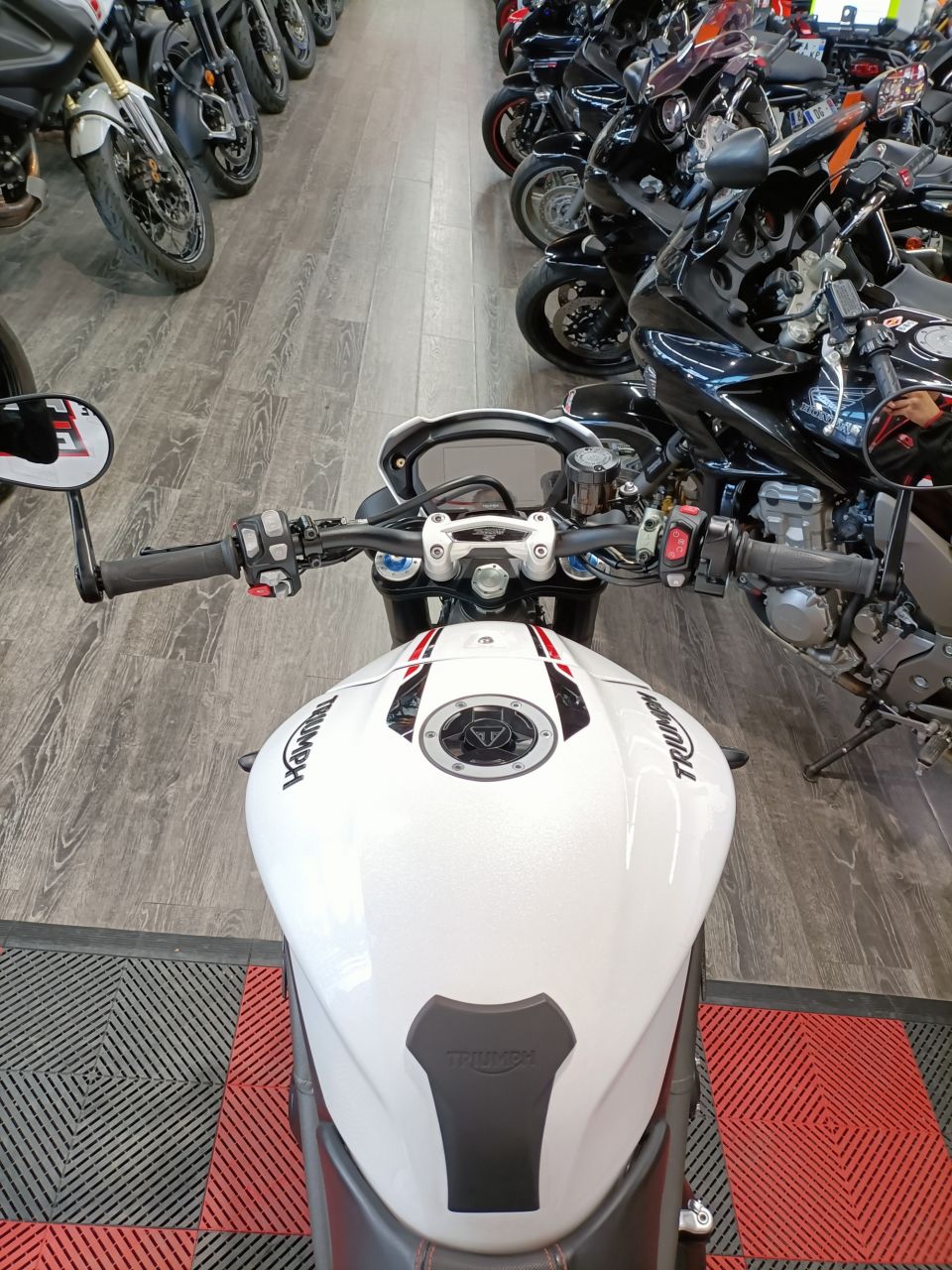 TRIUMPH SPEED TRIPLE 1050 RS 4