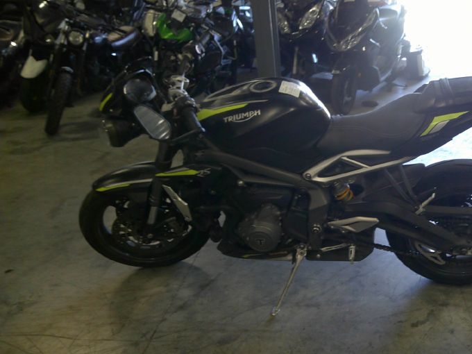 TRIUMPH STREET TRIPLE 765 4