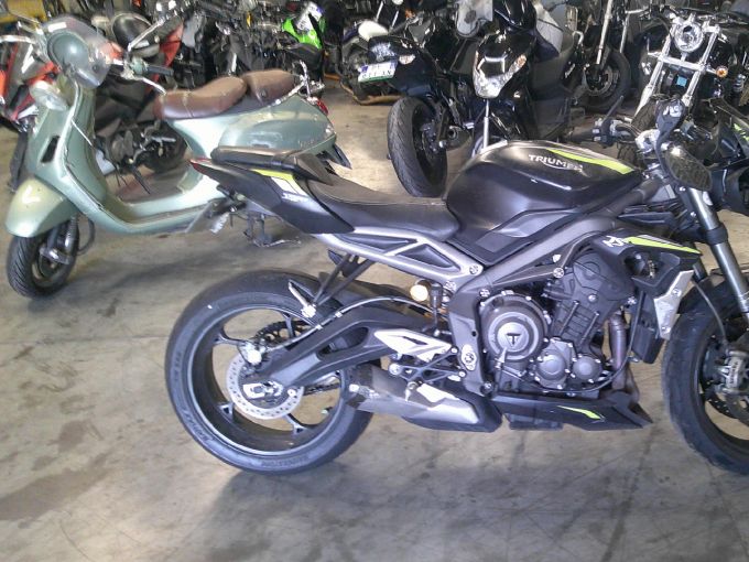 TRIUMPH STREET TRIPLE 765 4