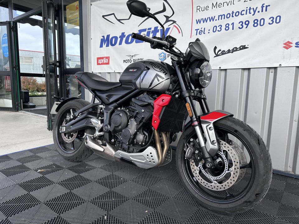 TRIUMPH TRIDENT 660 4