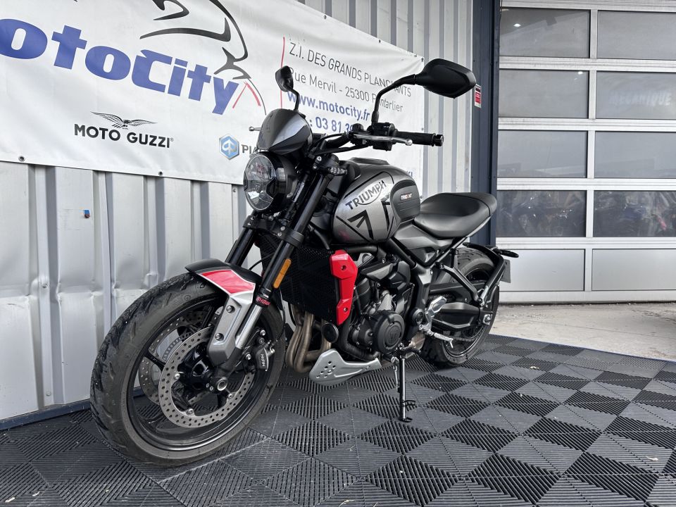 TRIUMPH TRIDENT 660 4