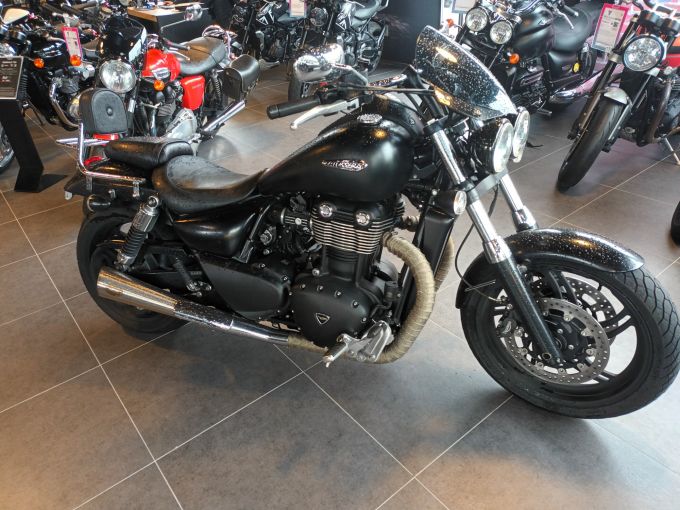 TRIUMPH THUNDERB. STORM 4