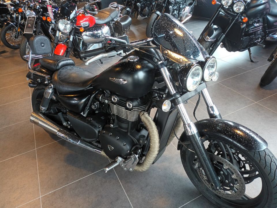 TRIUMPH THUNDERB. STORM 4