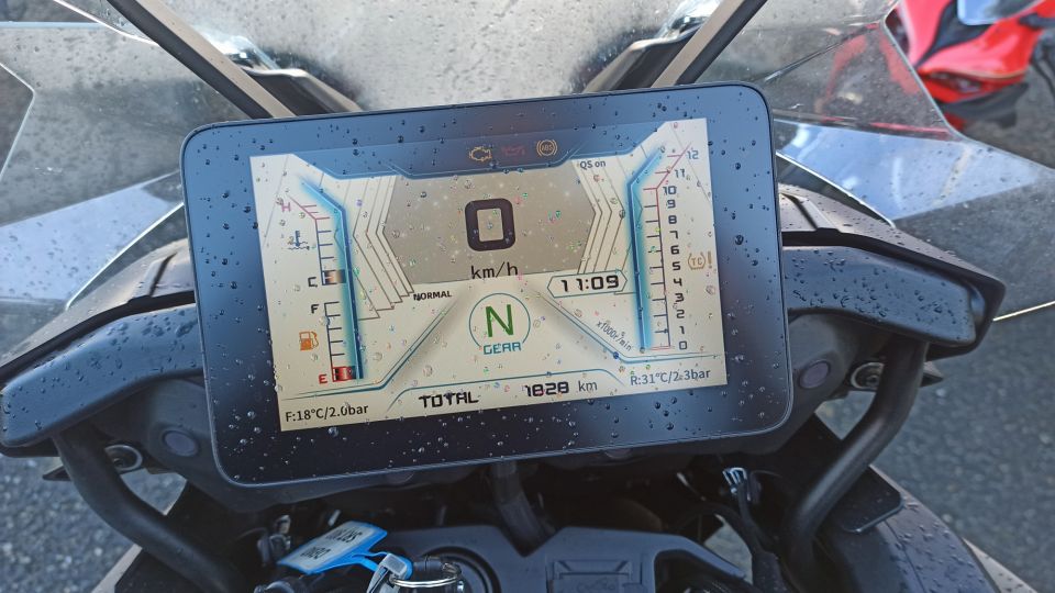 QJ MOTOR SRT 900 SX Touring 4